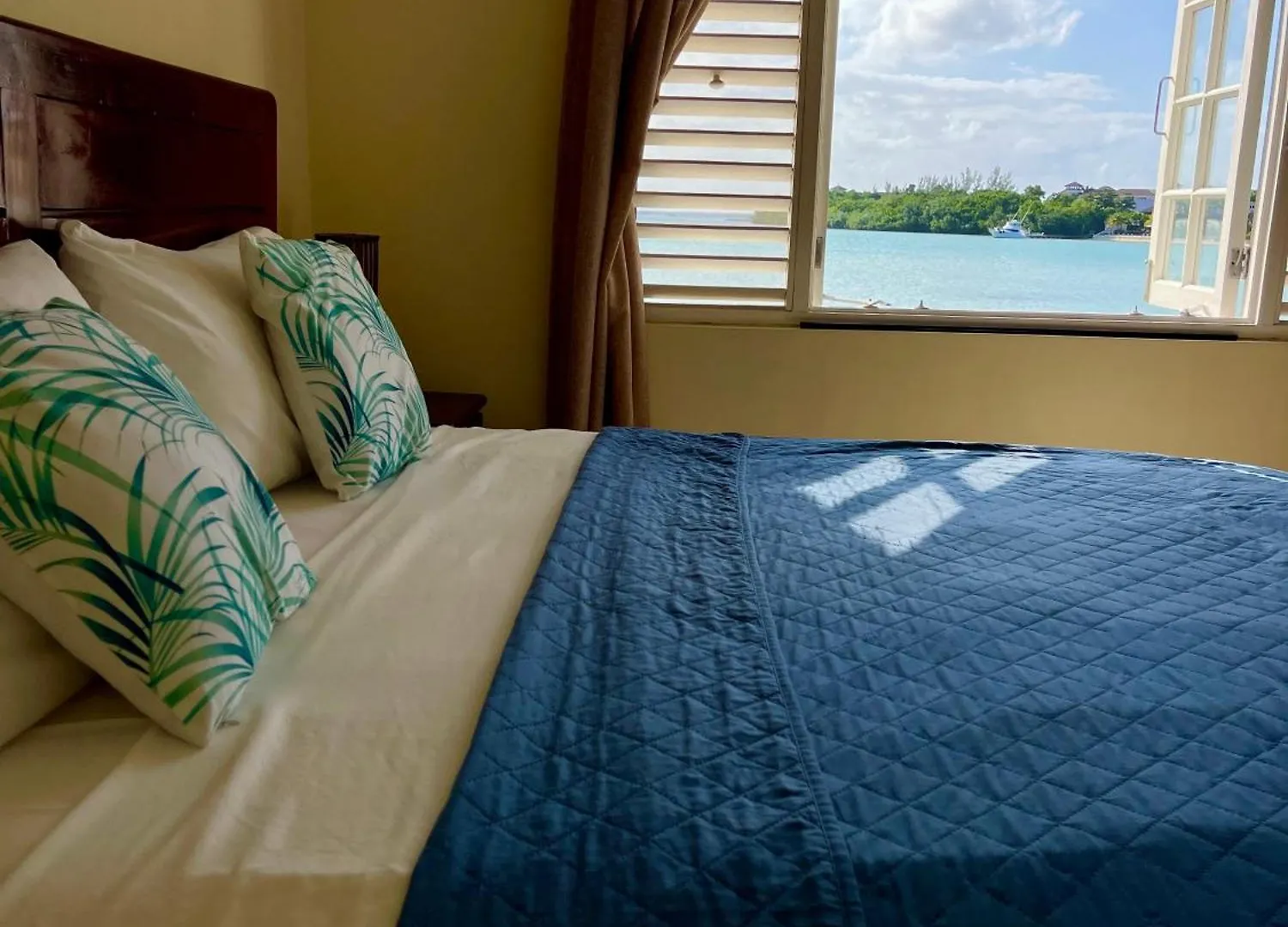 מונטגו ביי Luxury Apartments And Rooms,The Lagoons