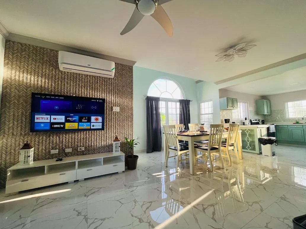 מונטגו ביי Luxury Apartments And Rooms,The Lagoons ג'מייקה